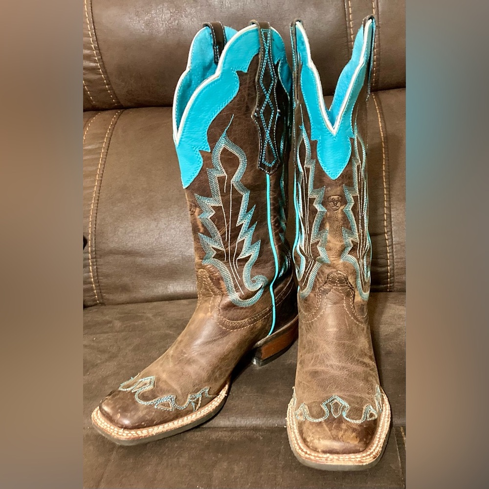 Ariat Caballera Western Boot with Turquoise accents